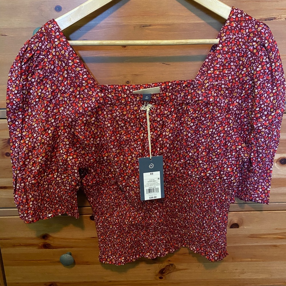 Universal Thread Red Floral Square-Neck Puff Sleeve Top